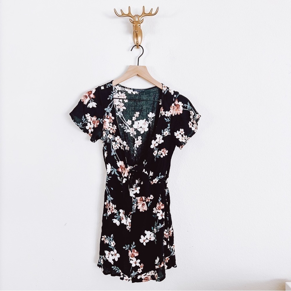 American Eagle Women's Black/White Floral Romper Size Small